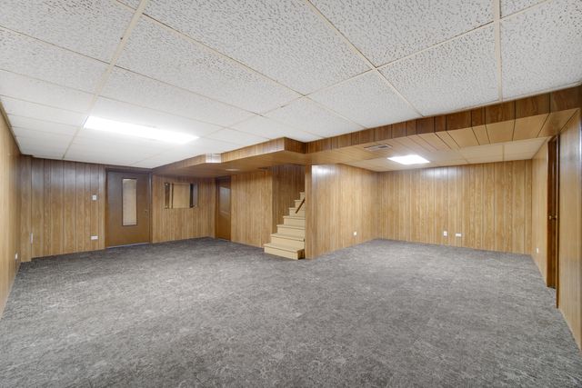 9211 Hawthorne Drive, Munster, IN 46321