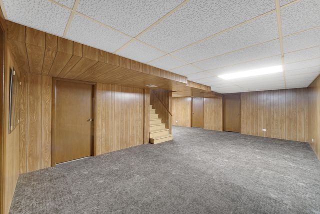 9211 Hawthorne Drive, Munster, IN 46321