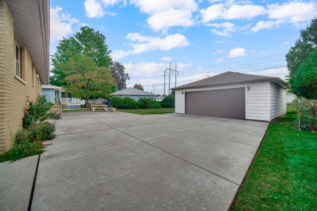 9211 Hawthorne Drive, Munster, IN 46321