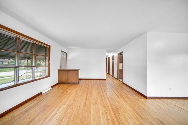 9211 Hawthorne Drive, Munster, IN 46321