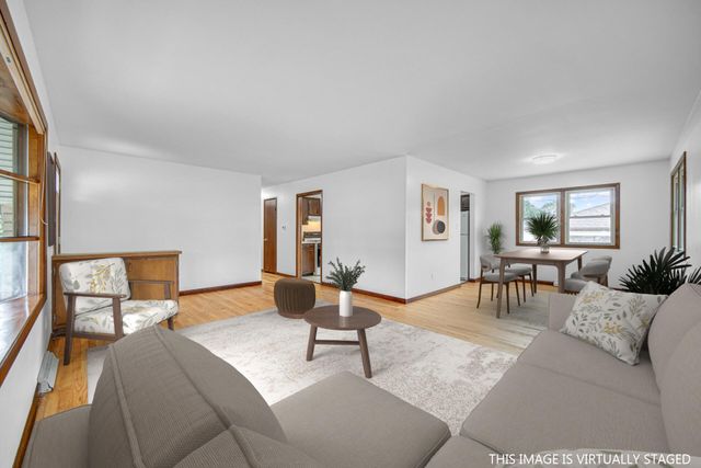 9211 Hawthorne Drive, Munster, IN 46321