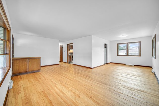 9211 Hawthorne Drive, Munster, IN 46321
