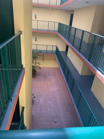 546 SW 1st St 403, Miami, FL 33130