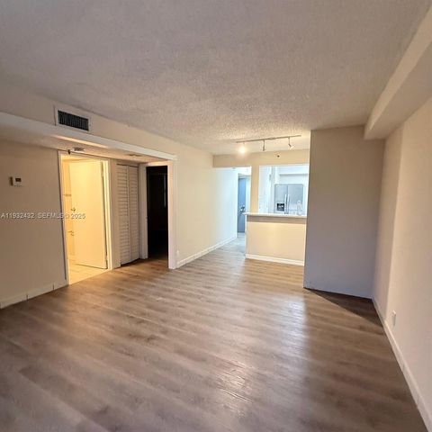 546 SW 1st St 403, Miami, FL 33130