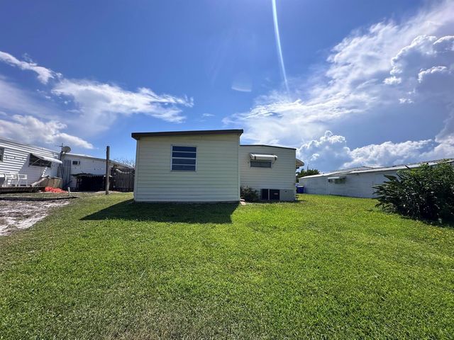 8379 SE Eagle Avenue, Hobe Sound, FL 33455
