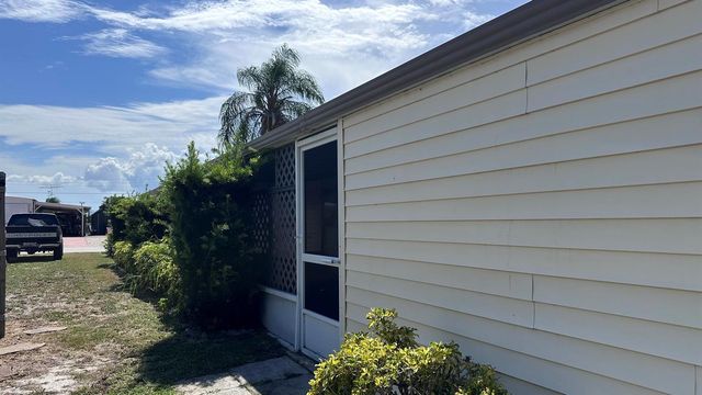 8379 SE Eagle Avenue, Hobe Sound, FL 33455