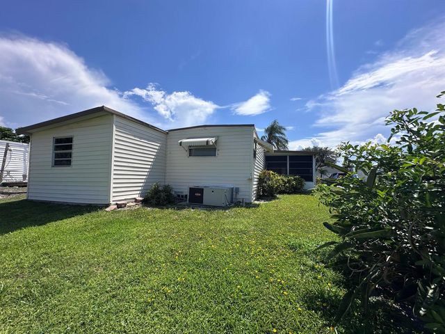 8379 SE Eagle Avenue, Hobe Sound, FL 33455