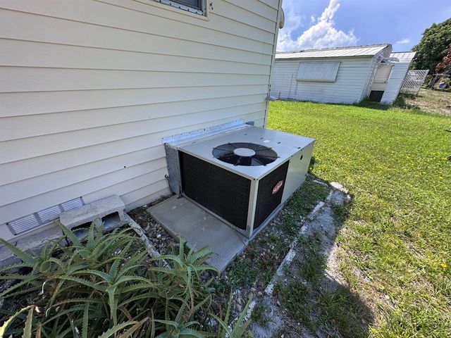 8379 SE Eagle Avenue, Hobe Sound, FL 33455