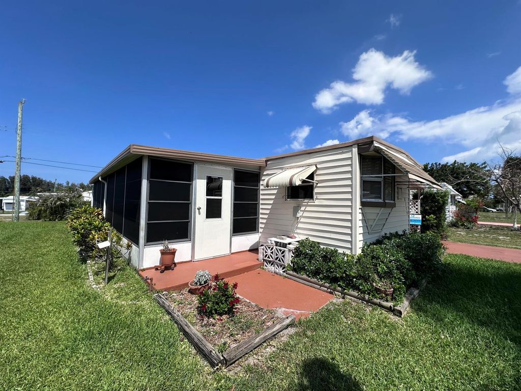 8379 SE Eagle Avenue, Hobe Sound, FL 33455