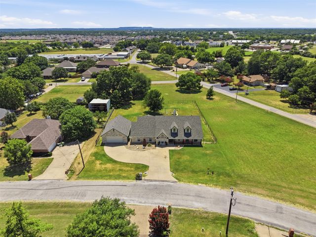3102 Walnut Creek Parkway, Granbury, TX 76049