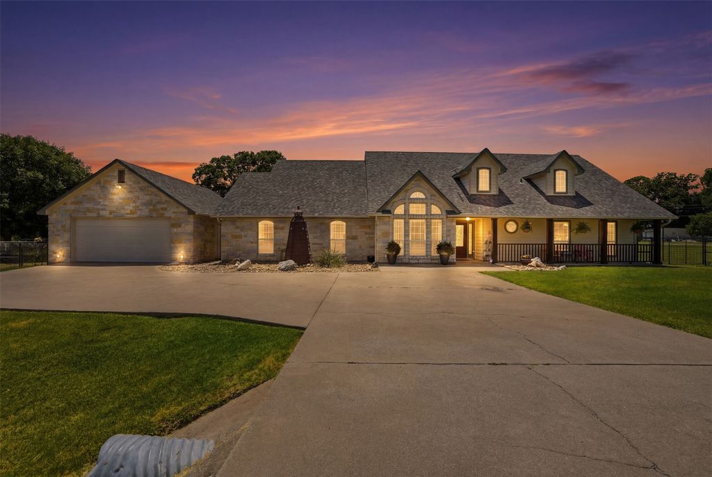 3102 Walnut Creek Parkway, Granbury, TX 76049