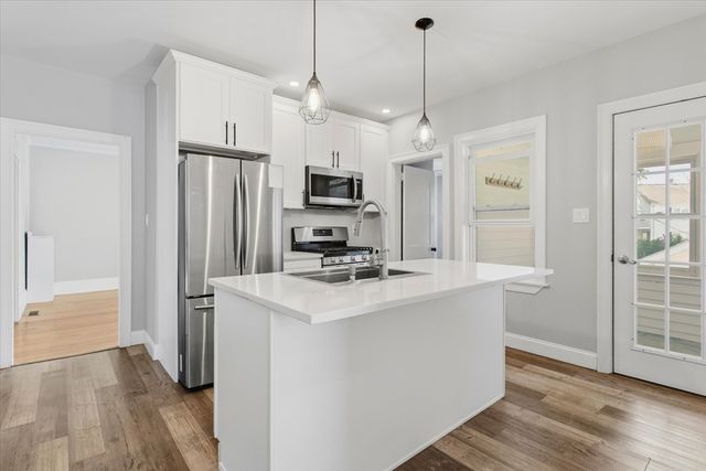 454 Quarry St 454, Quincy, MA 02169