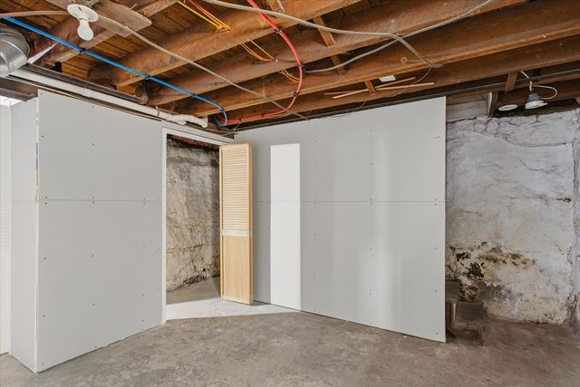 454 Quarry St 454, Quincy, MA 02169
