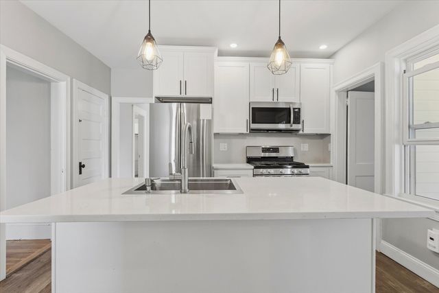 454 Quarry St 454, Quincy, MA 02169
