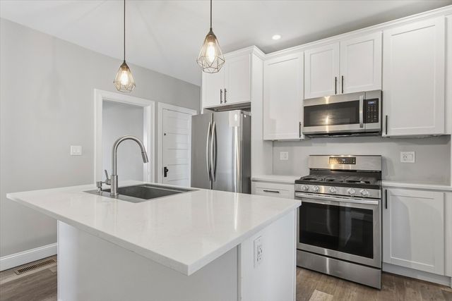 454 Quarry St 454, Quincy, MA 02169