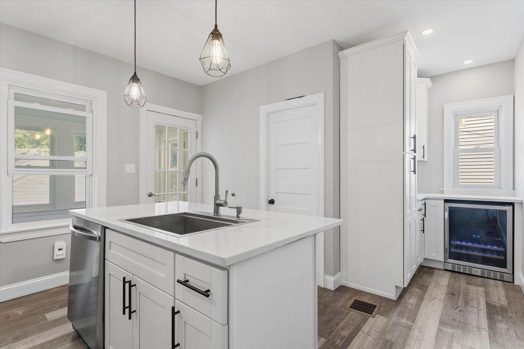 454 Quarry St 454, Quincy, MA 02169