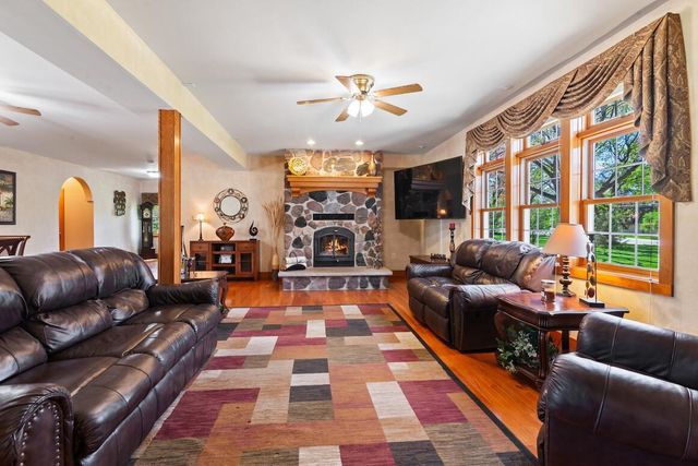 W329N4072 Lakeland DRIVE, Nashotah, WI 53058