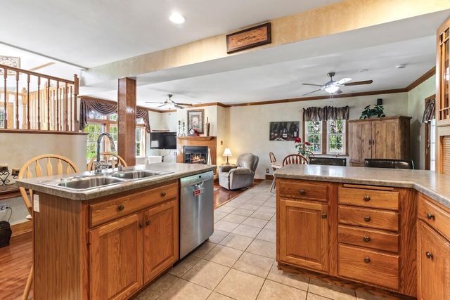 W329N4072 Lakeland DRIVE, Nashotah, WI 53058