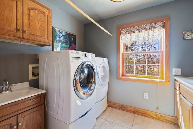 W329N4072 Lakeland DRIVE, Nashotah, WI 53058