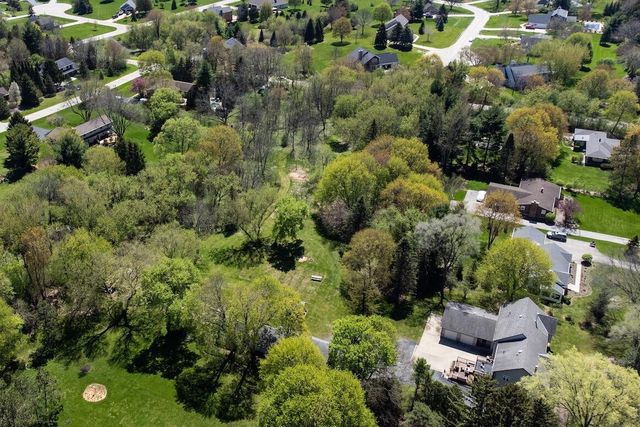 W329N4072 Lakeland DRIVE, Nashotah, WI 53058