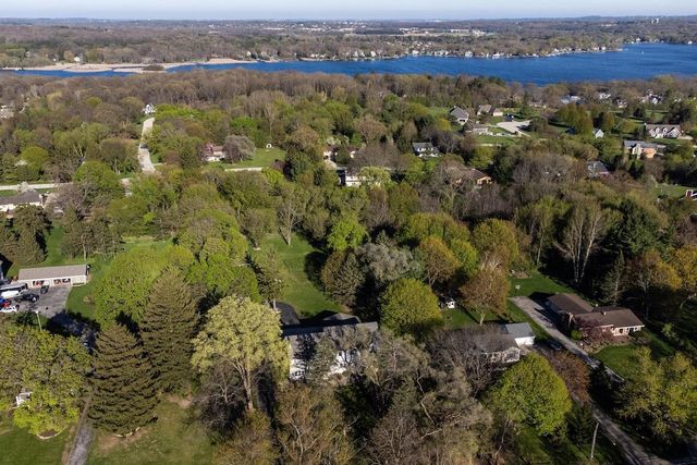 W329N4072 Lakeland DRIVE, Nashotah, WI 53058