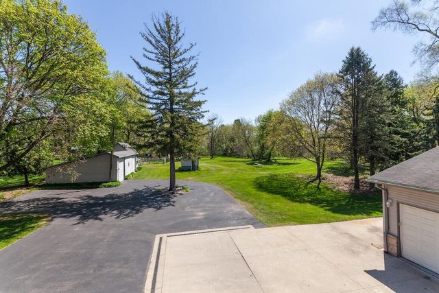 W329N4072 Lakeland DRIVE, Nashotah, WI 53058