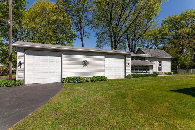 W329N4072 Lakeland DRIVE, Nashotah, WI 53058