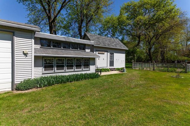 W329N4072 Lakeland DRIVE, Nashotah, WI 53058