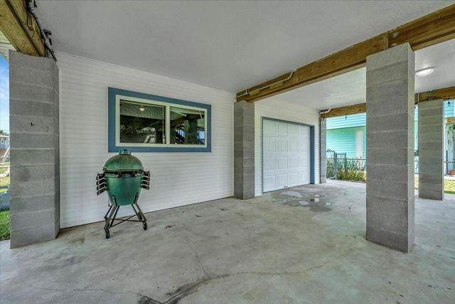 28 Dolphin Street, Bayou Vista, TX 77563
