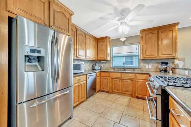 28 Dolphin Street, Bayou Vista, TX 77563