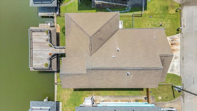 28 Dolphin Street, Bayou Vista, TX 77563