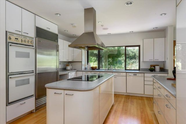 90 Hayfields Road, Portola Valley, CA 94028