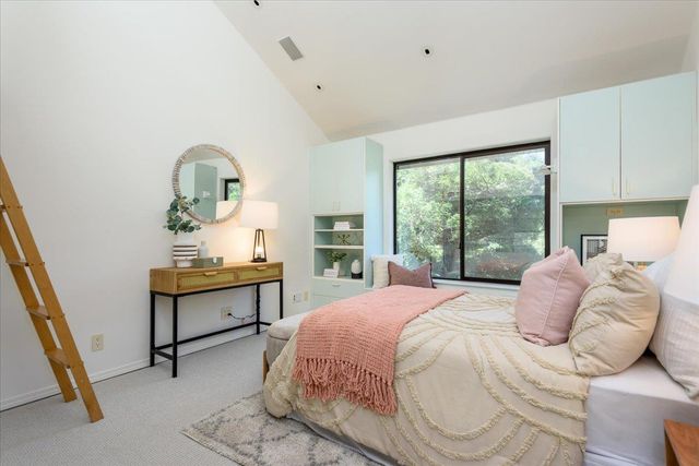 90 Hayfields Road, Portola Valley, CA 94028