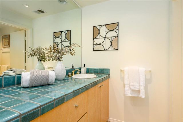 90 Hayfields Road, Portola Valley, CA 94028
