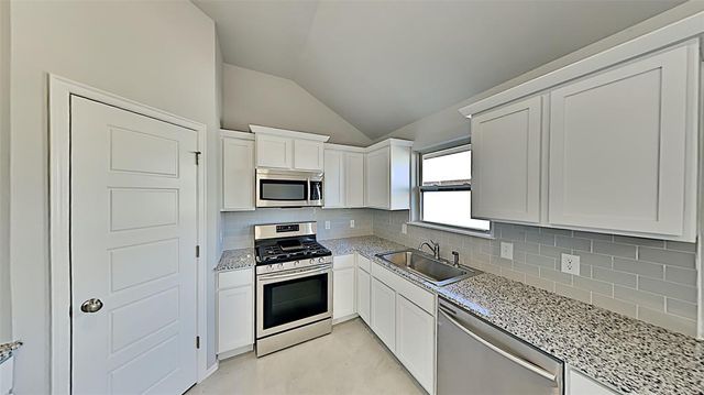19617 Brookeville Drive, Edmond, OK 73012