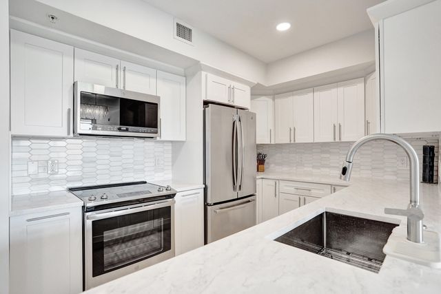 700 E Boynton Beach Boulevard 406, Boynton Beach, FL 33435