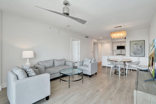 700 E Boynton Beach Boulevard 406, Boynton Beach, FL 33435