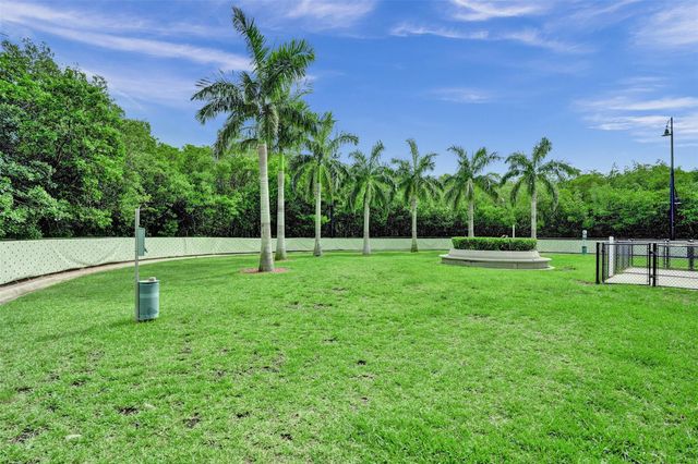 700 E Boynton Beach Boulevard 406, Boynton Beach, FL 33435