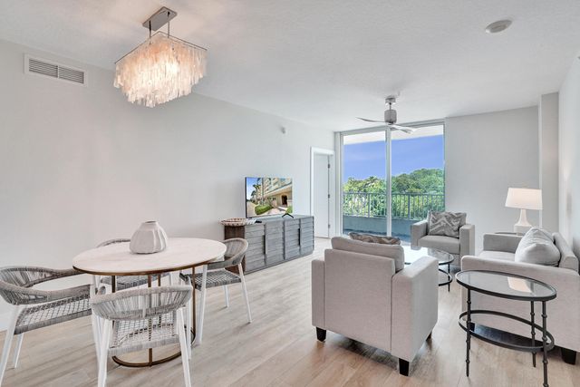 700 E Boynton Beach Boulevard 406, Boynton Beach, FL 33435