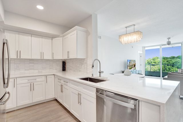 700 E Boynton Beach Boulevard 406, Boynton Beach, FL 33435