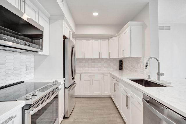700 E Boynton Beach Boulevard 406, Boynton Beach, FL 33435