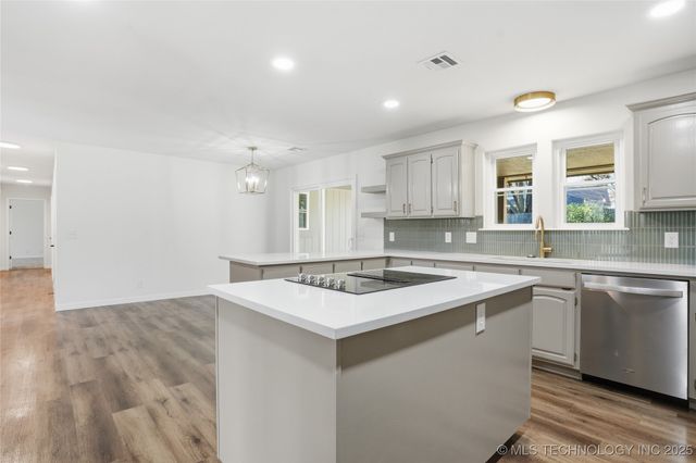 7430 S Fulton Avenue, Tulsa, OK 74136