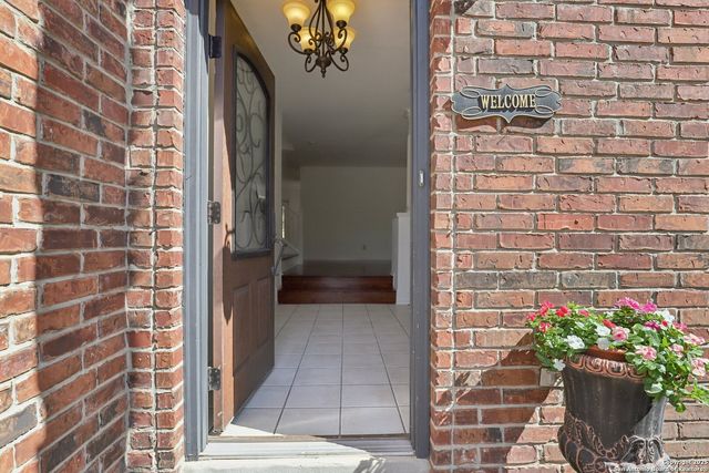 16 Marella Dr, San Antonio, TX 78248