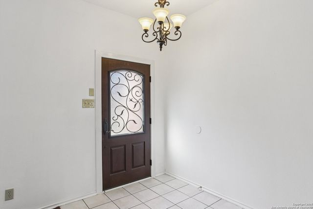 16 Marella Dr, San Antonio, TX 78248