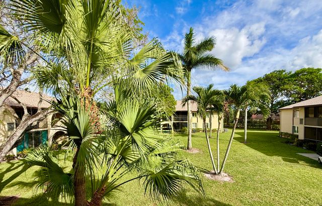 301 Pine Ridge Circle C-2, Greenacres, FL 33463