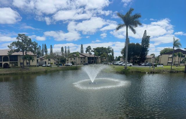 301 Pine Ridge Circle C-2, Greenacres, FL 33463
