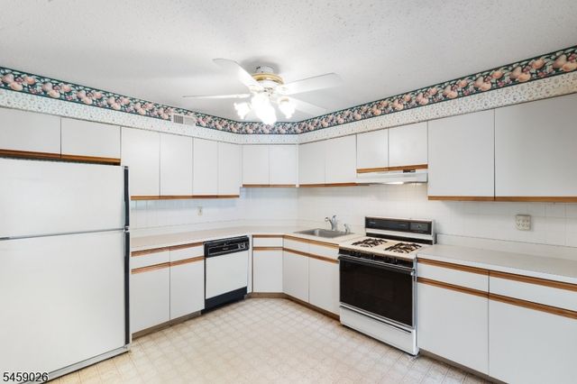 228 Drake Ln 228, Roxbury Twp., NJ 07852