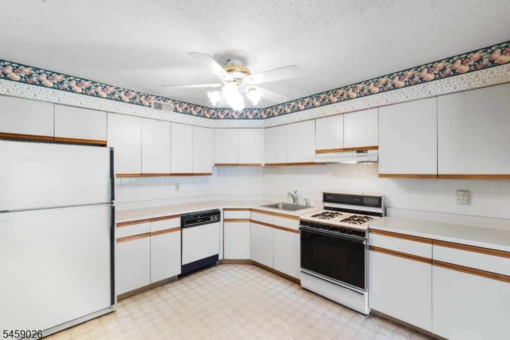 228 Drake Ln 228, Roxbury Twp., NJ 07852 — photo 4