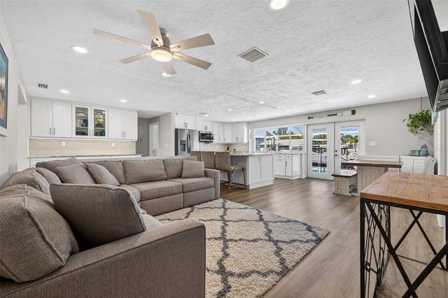 1435 48TH AVENUE NE, St Petersburg, FL 33703