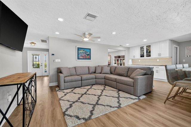 1435 48TH AVENUE NE, St Petersburg, FL 33703